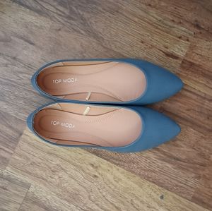 Blue Pointed Toe Flat Size 8